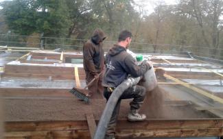 The roof substrate developed by Ecovegetal specially for growing vegetables is blown onto the roof from a silo truck. © Ecovegetal Substrate is blown onto the roof from a silo truck